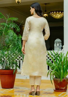Off white embroidered viscose assam silk kurta set with dupatta 4