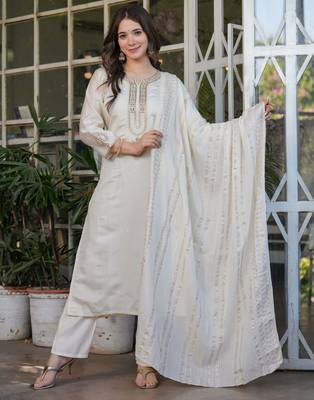 Off white embroidered viscose chanderi kurta set with dupatta 2