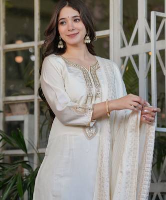 Off white embroidered viscose chanderi kurta set with dupatta 3