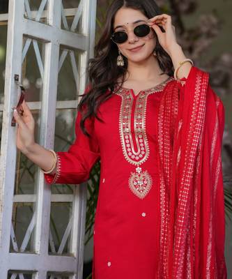 Red embroidered viscose chanderi kurta set with dupatta 3