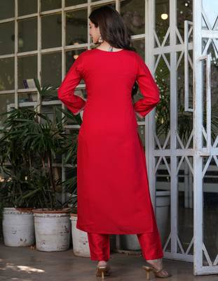 Red embroidered viscose chanderi kurta set with dupatta 4