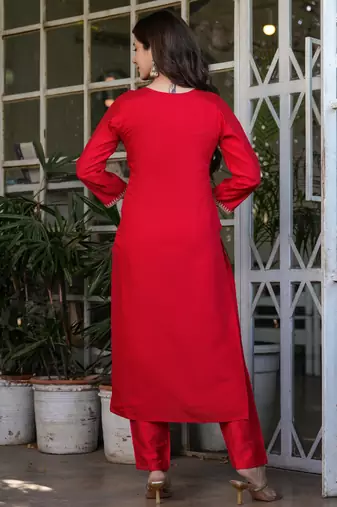 Red embroidered viscose chanderi kurta set with dupatta