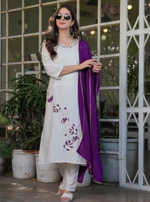 White embroidered viscose rayon kurta set with dupatta 1