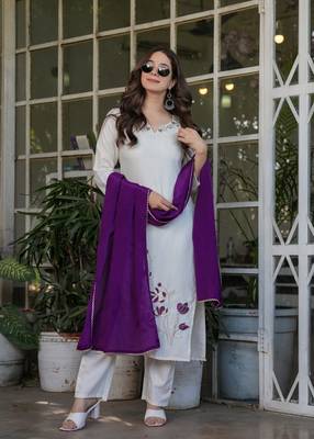 White embroidered viscose rayon kurta set with dupatta 2