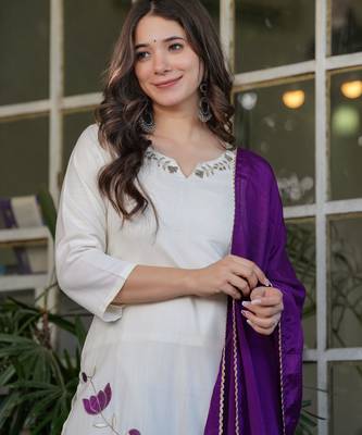White embroidered viscose rayon kurta set with dupatta 3