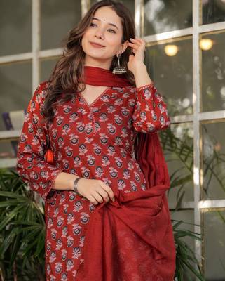 Maroon floral printed cotton kurta set with dupatta 3