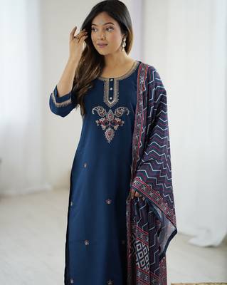 Navy blue embroidered chanderi silk kurta set with dupatta 3