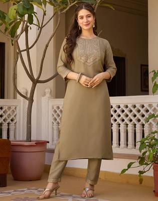 Beige embroidered rayon kurta set with dupatta 2