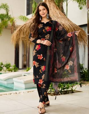 Black floral printed silk blend kurta set with dupatta 2
