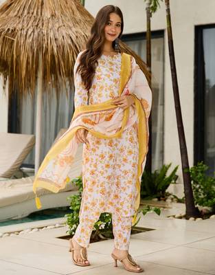 Light yellow floral printed silk blend kurta set with dupatta 2