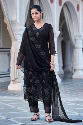 Black embroidered faux blooming georgette kurta set with dupatta 3