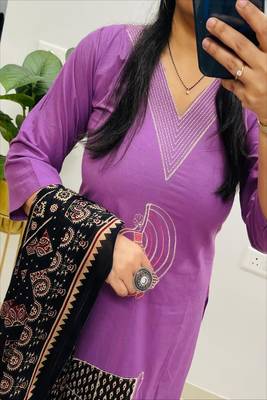 Floral embroidered v neck cotton kurta trouser & dupatta set 3