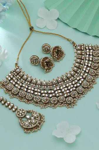 White color kundan necklace set