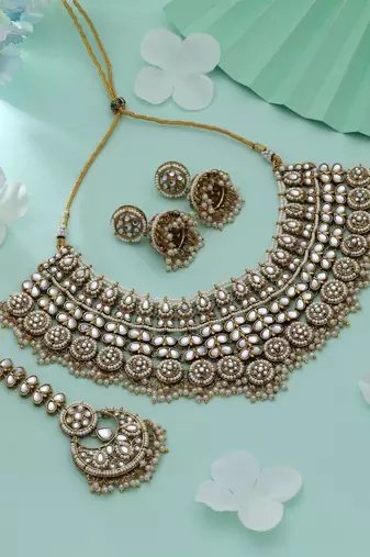White color kundan necklace set