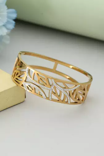 White color openable anti tarnish bracelet