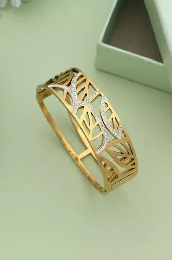 White color openable anti tarnish bracelet