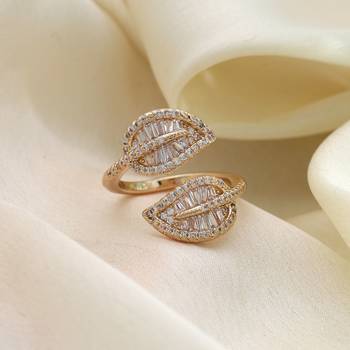 White color fashion rings 1