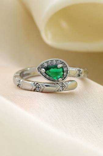 Green color fashion rings