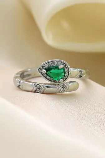 Green color fashion rings