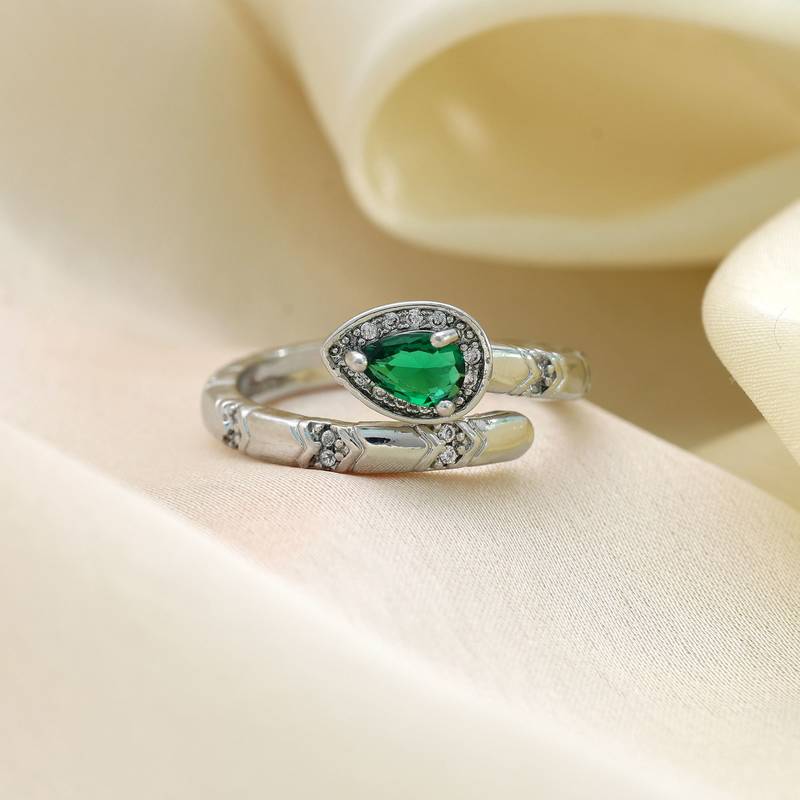Green color fashion rings
