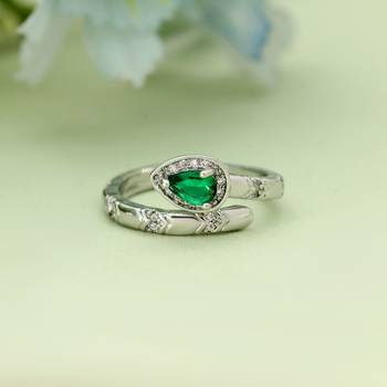 Green color fashion rings 2