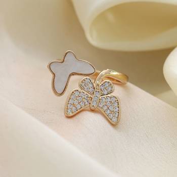 White color fashion rings 1