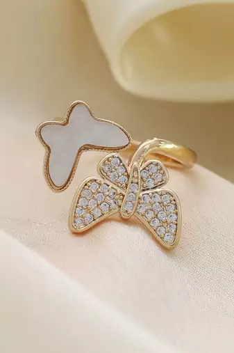 White color fashion rings