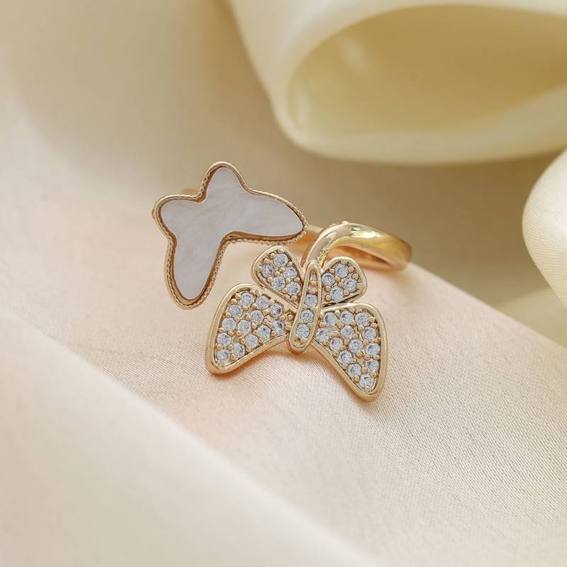 White color fashion rings