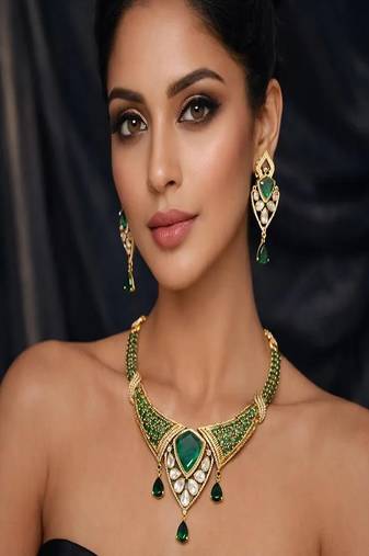 Victorian emerald green hasli necklace set | polki kundan bridal choker
