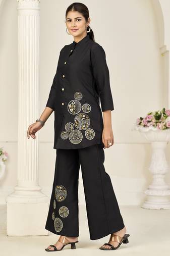 Black elegant reyon slub kurti set with heavy embroidery