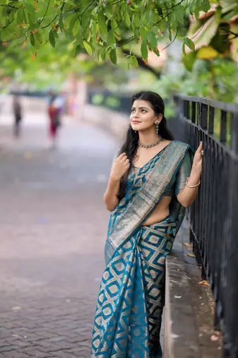 ethnic rama green resham thread pure art silk gift saree with unstitched blouse