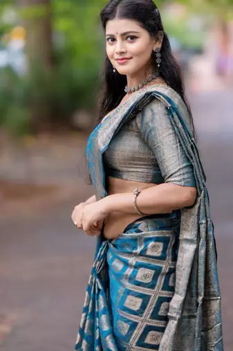 ethnic rama green resham thread pure art silk gift saree with unstitched blouse