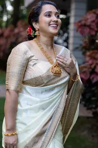 light weight cream resham thread cotton silk kerala saree with unstitched blouse