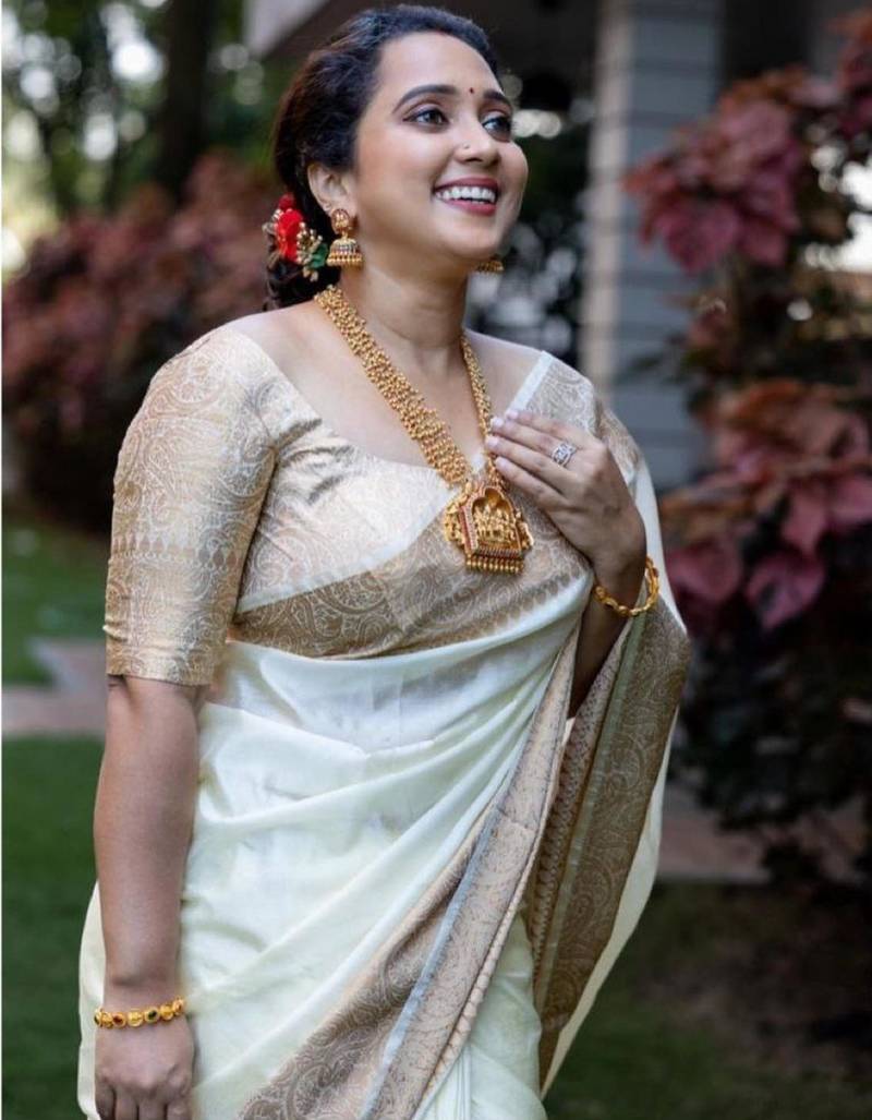 light weight cream resham thread cotton silk kerala saree with unstitched blouse