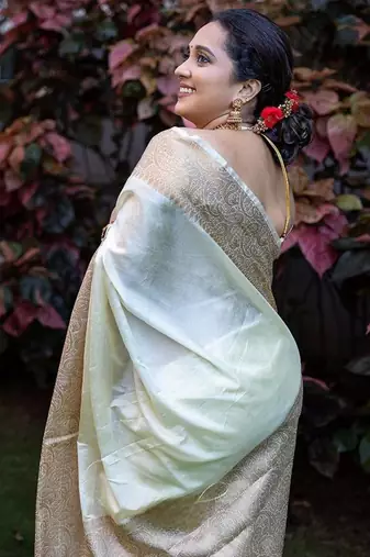 light weight cream resham thread cotton silk kerala saree with unstitched blouse