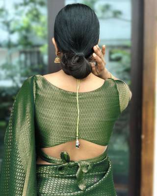  parrot green self design silk cotton saree with unstitched blouse 4