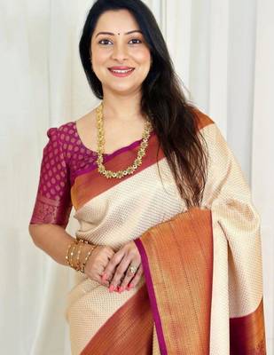 soft white woven cotton silk kerala saree with unstitched blouse 3