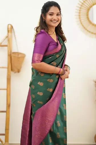 fashionable green banarasi art silk jacquard saree with unstitched blouse
