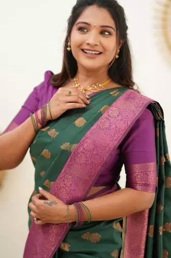 fashionable green banarasi art silk jacquard saree with unstitched blouse