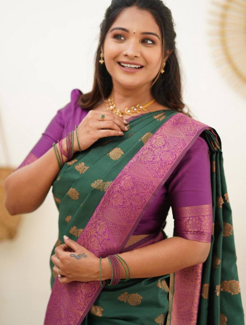 fashionable green banarasi art silk jacquard saree with unstitched blouse