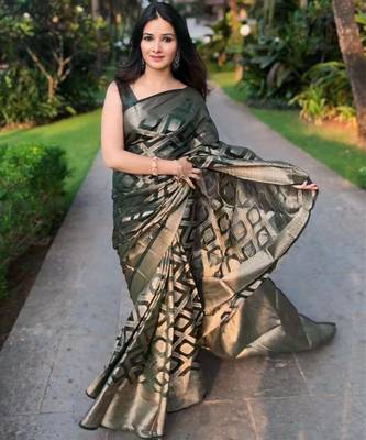 floral green woven silk cotton saree with unstitched blouse 3