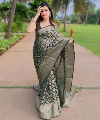 floral green woven silk cotton saree with unstitched blouse 4