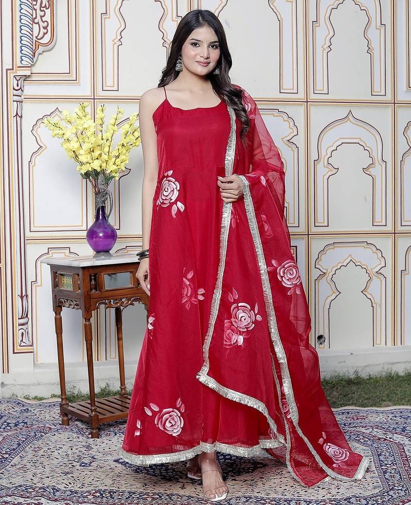 Red printed oraganza kurta pant with dupatta