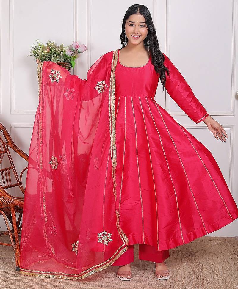 Cherry red embroidered silk kurta pant with dupatta