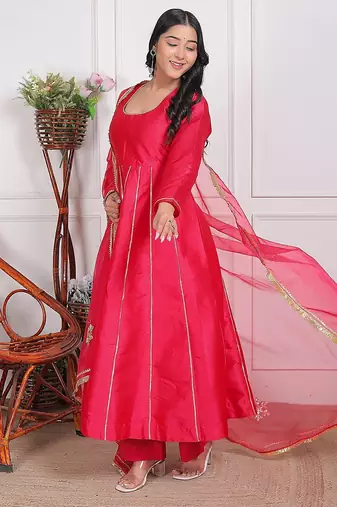 Cherry red embroidered silk kurta pant with dupatta