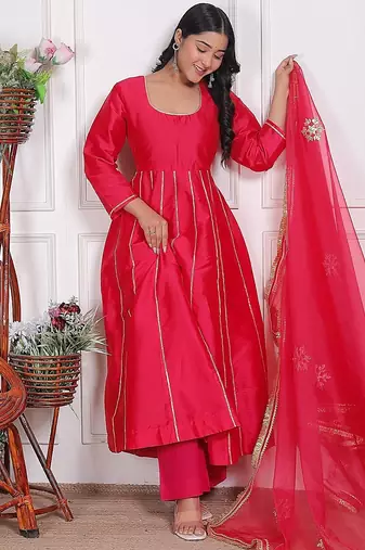Cherry red embroidered silk kurta pant with dupatta