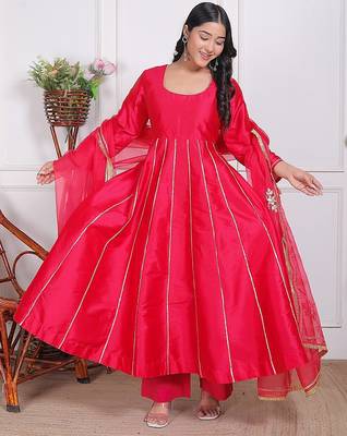 Cherry red embroidered silk kurta pant with dupatta 4