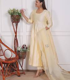 Cream embroidered silk kurta pant with dupatta