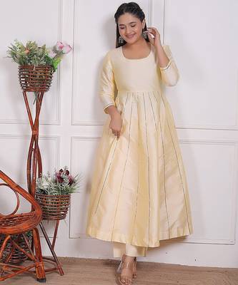 Cream embroidered silk kurta pant with dupatta 4