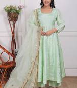 Pista embroidered crepe kurta pant with dupatta